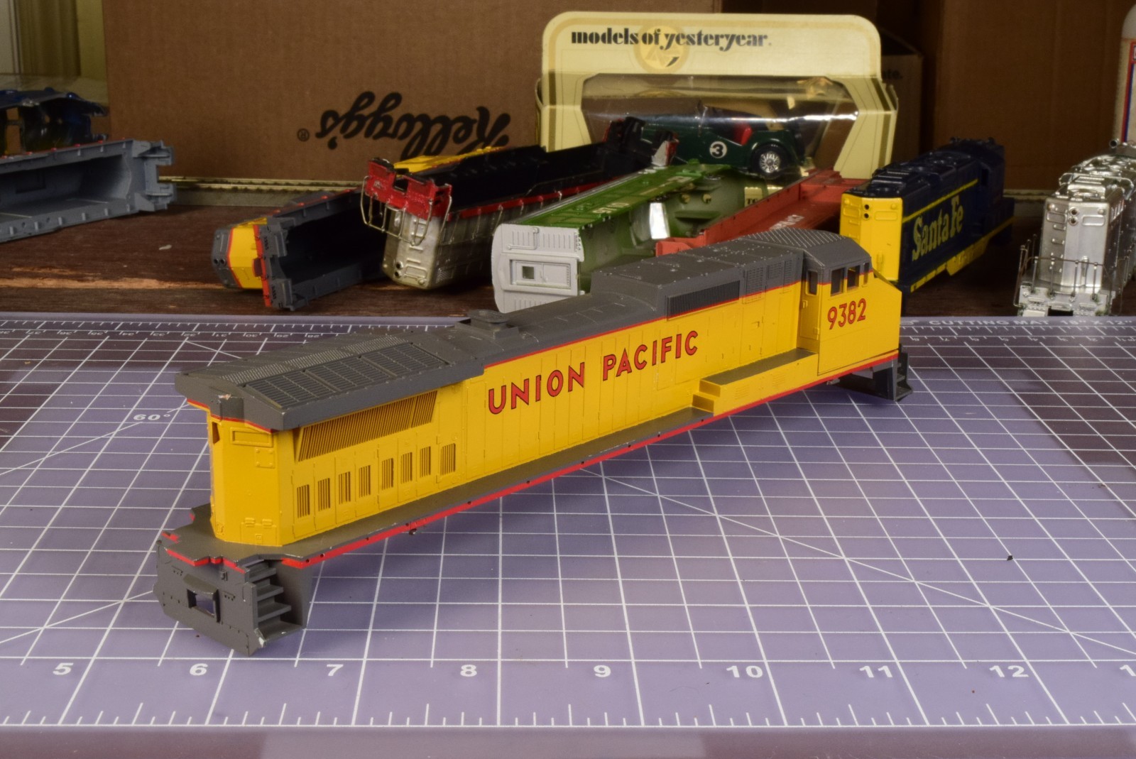 HO SHELL Union Pacific C40-8W DASH 8 cab 9382, no insert/railings SH5