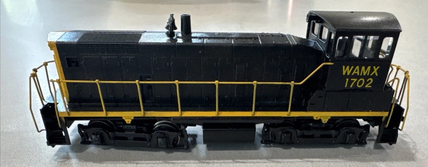 Athearn Blue Box Switcher WAMX 1702 1:87 Custom