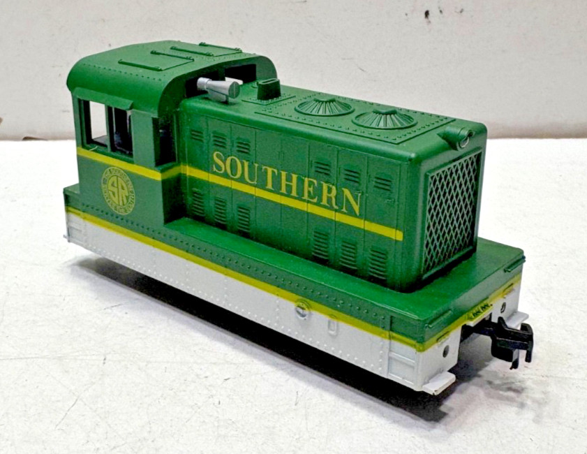 MODEL POWER “HO” SCALE SOUTHERN RAILWAY DIESEL SWITCHER LOCOMOTIVE, NEW.