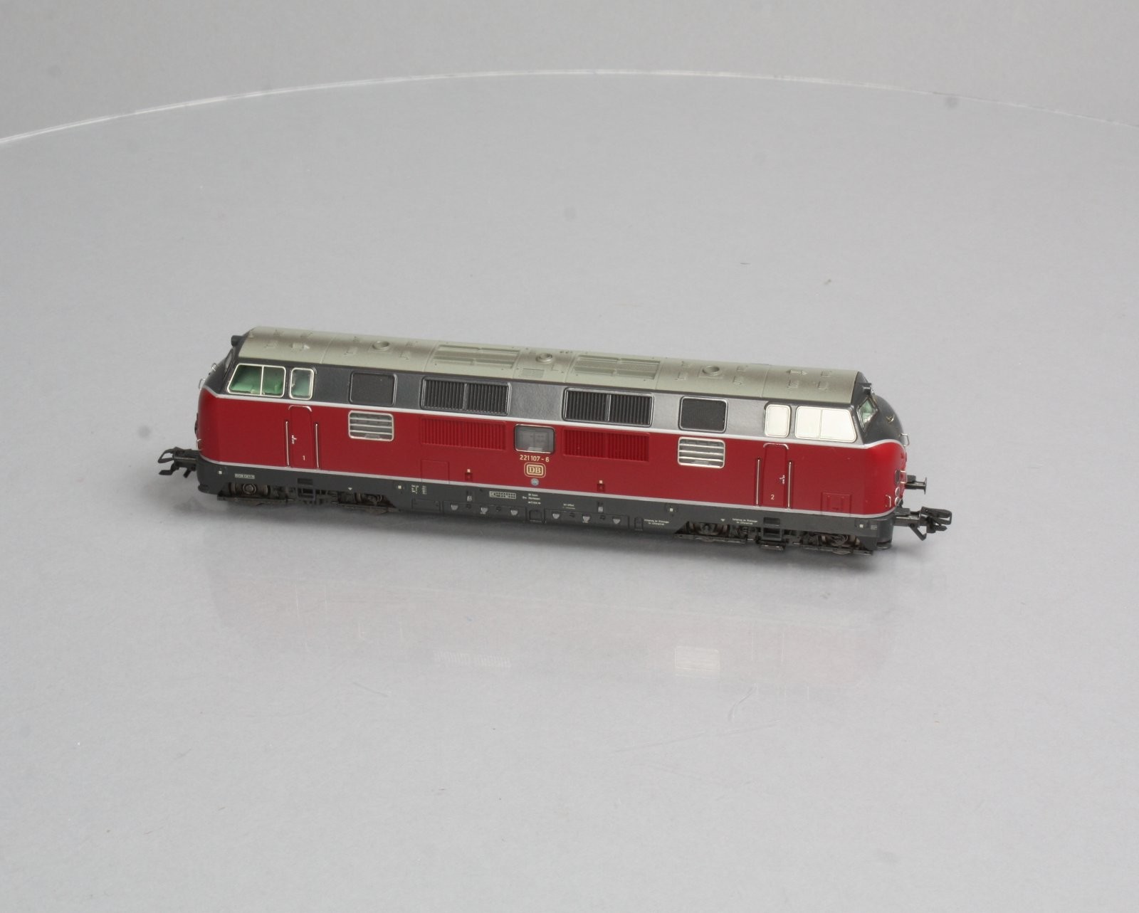 Marklin 3582 HO Scale Deutsche Bundesbahn (DB) Diesel Locomotive #221 107-6 LN