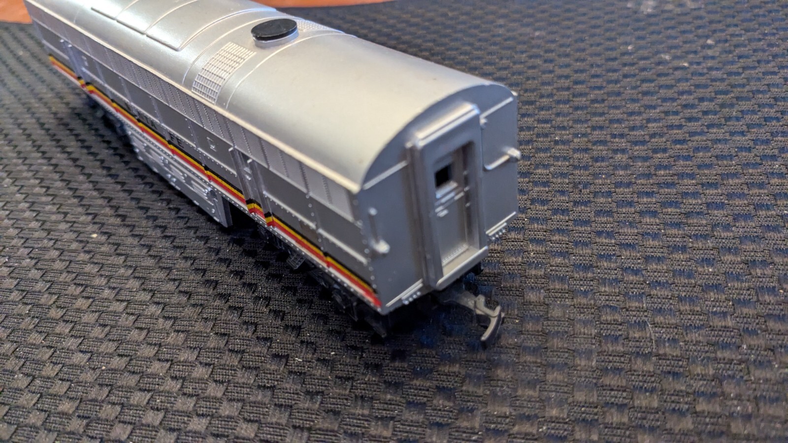 AHM HO FM C-liner B unit DUMMY, Santa Fe, NOS from the 1970’s