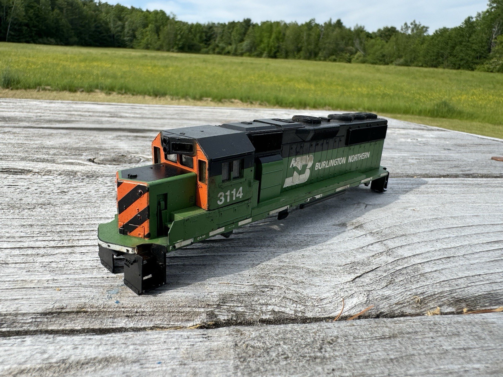 Burlington Northern GP50 Diesel Locomotive SHELL HO Scale