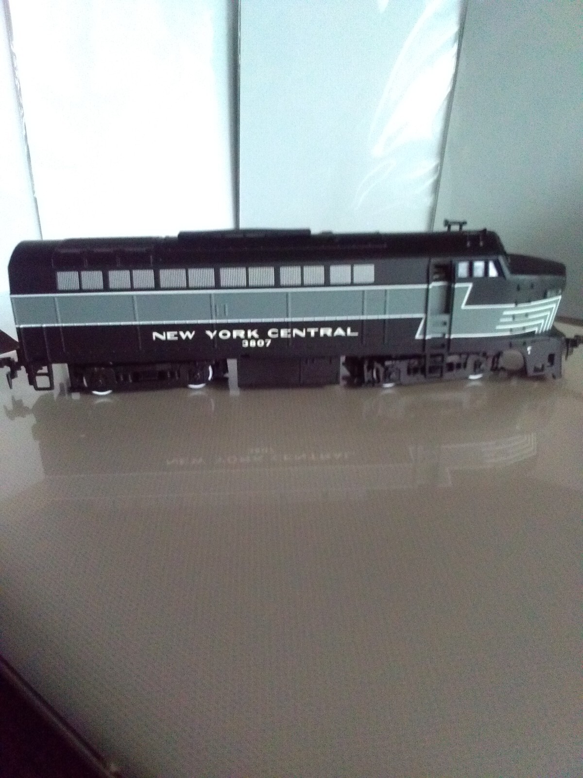ER MODELS ROCO HO TRAIN POWERED LOCO NYC #3807 SHARK NOSE DIESEL NEW DCC READY !