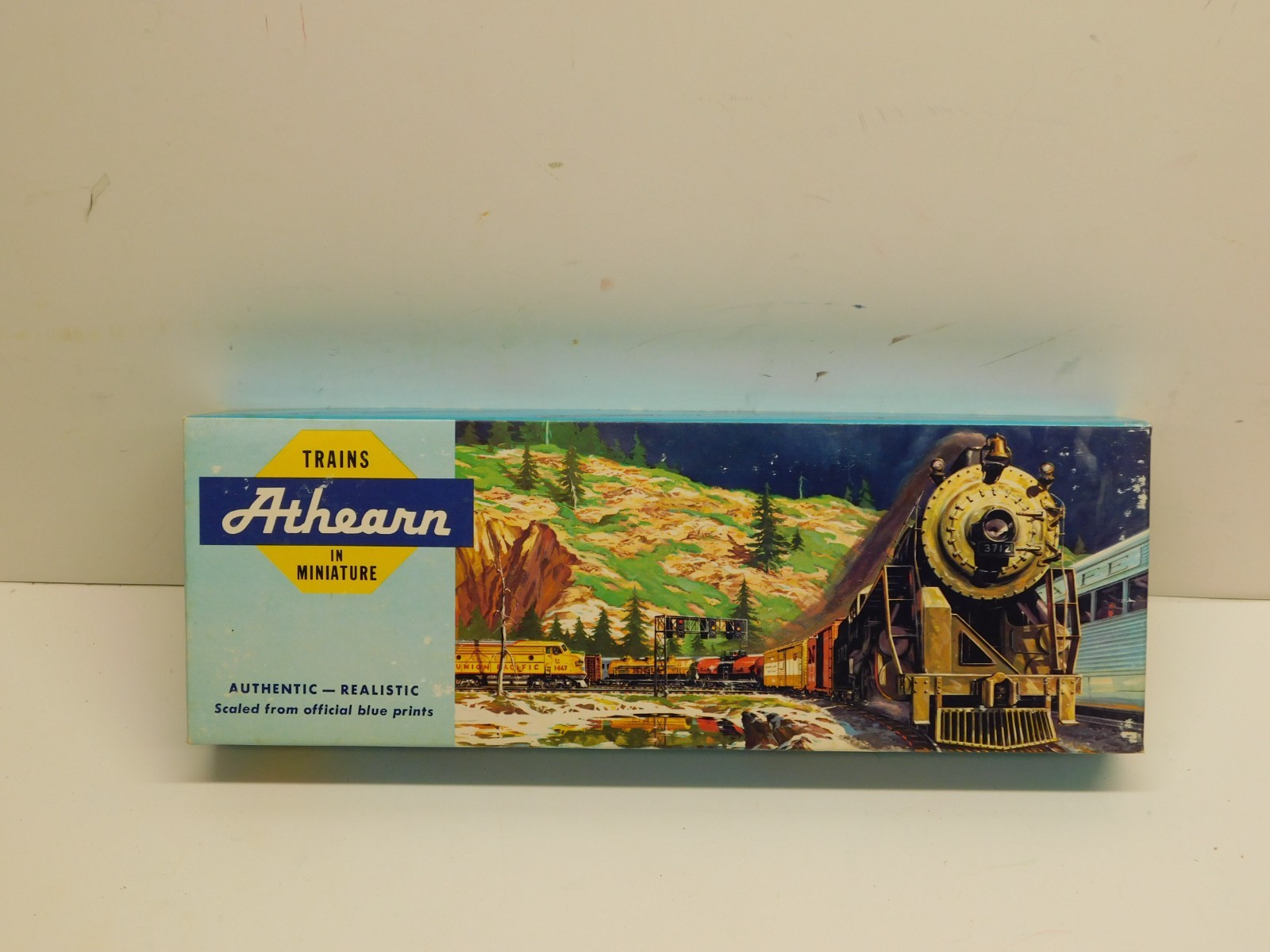 Athearn HO Blue Box Kansas City Southern SD40-2 Engine #678-Unpowered Dummy