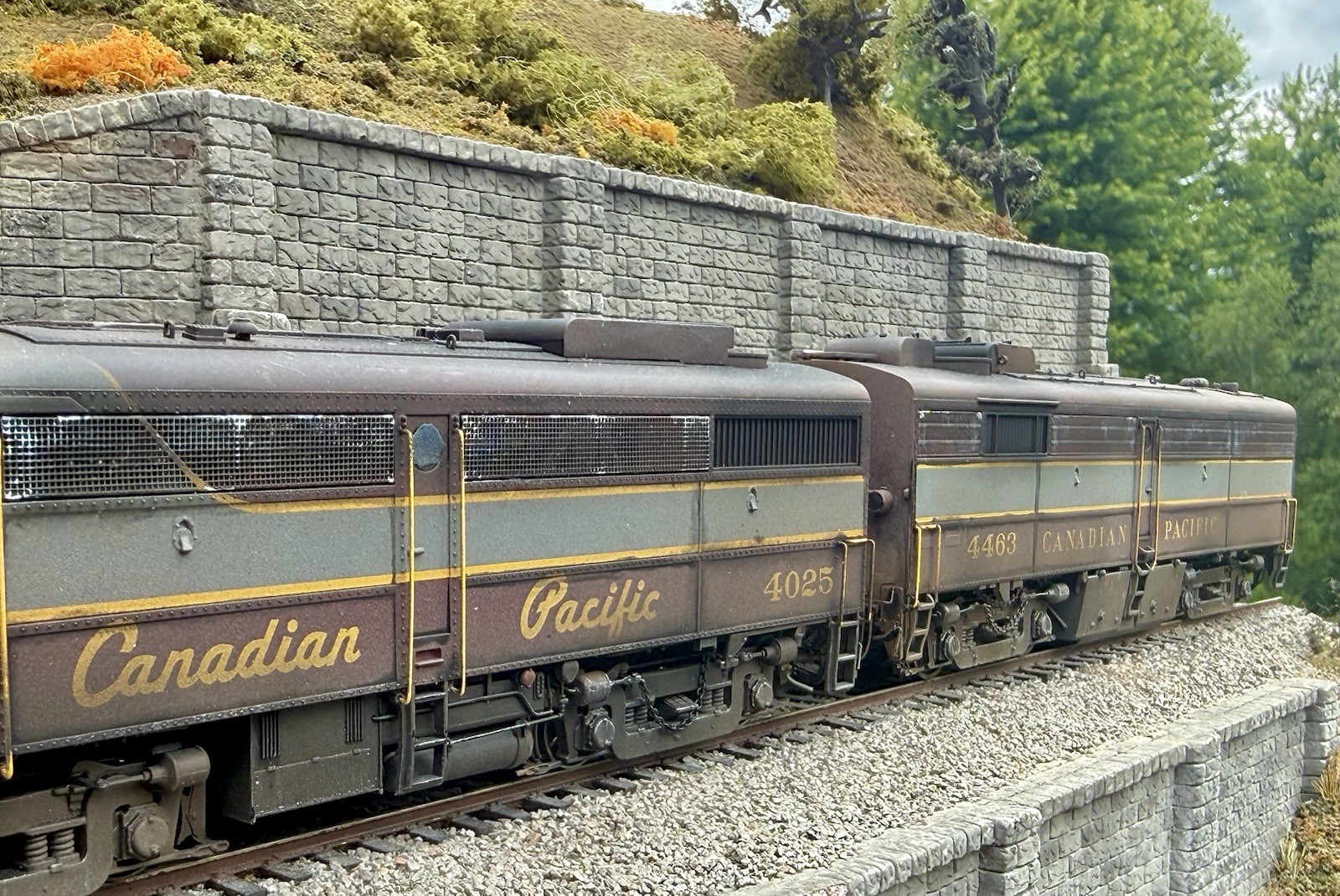HO Scale Rapido CP ALCo PA-1 and PB-1 Diesel Locomotives DCC/Sound/weathered