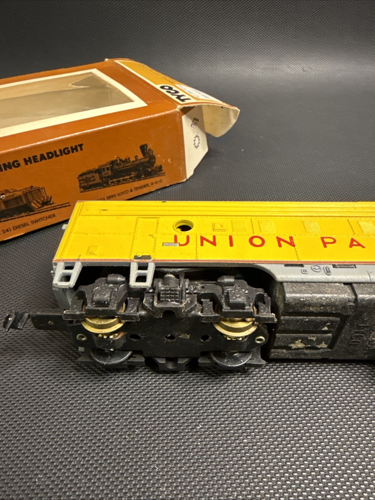 1/87 HO Tyco Union Pacific Diesel F9 A Unit Locomotive 537 224N