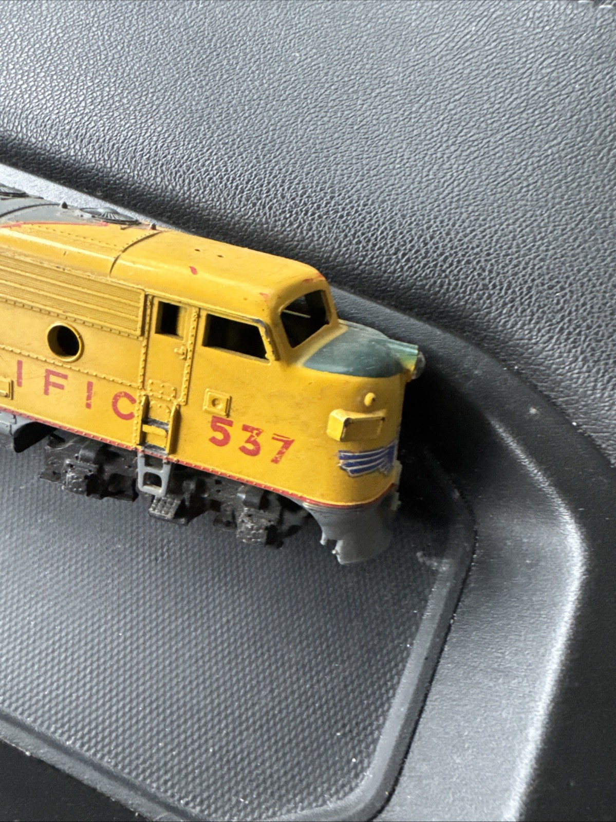 Vintage HO Scale Tyco Austria Union Pacific 537 Diesel Locomotive 7″ Untested