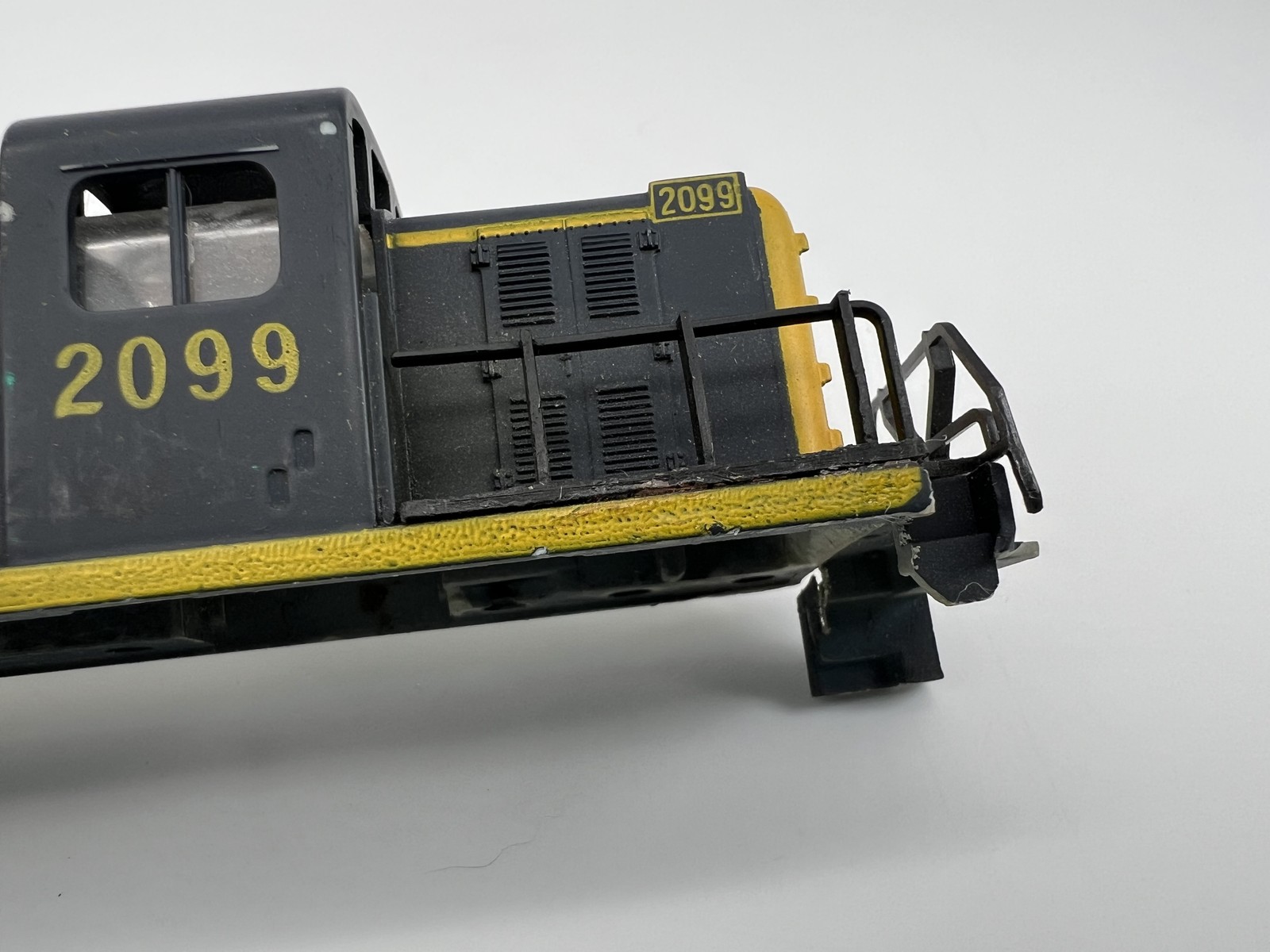 Athearn #2099 HO Scale Santa Fe Diesel Switcher Locomotive SHELL ONLY Good