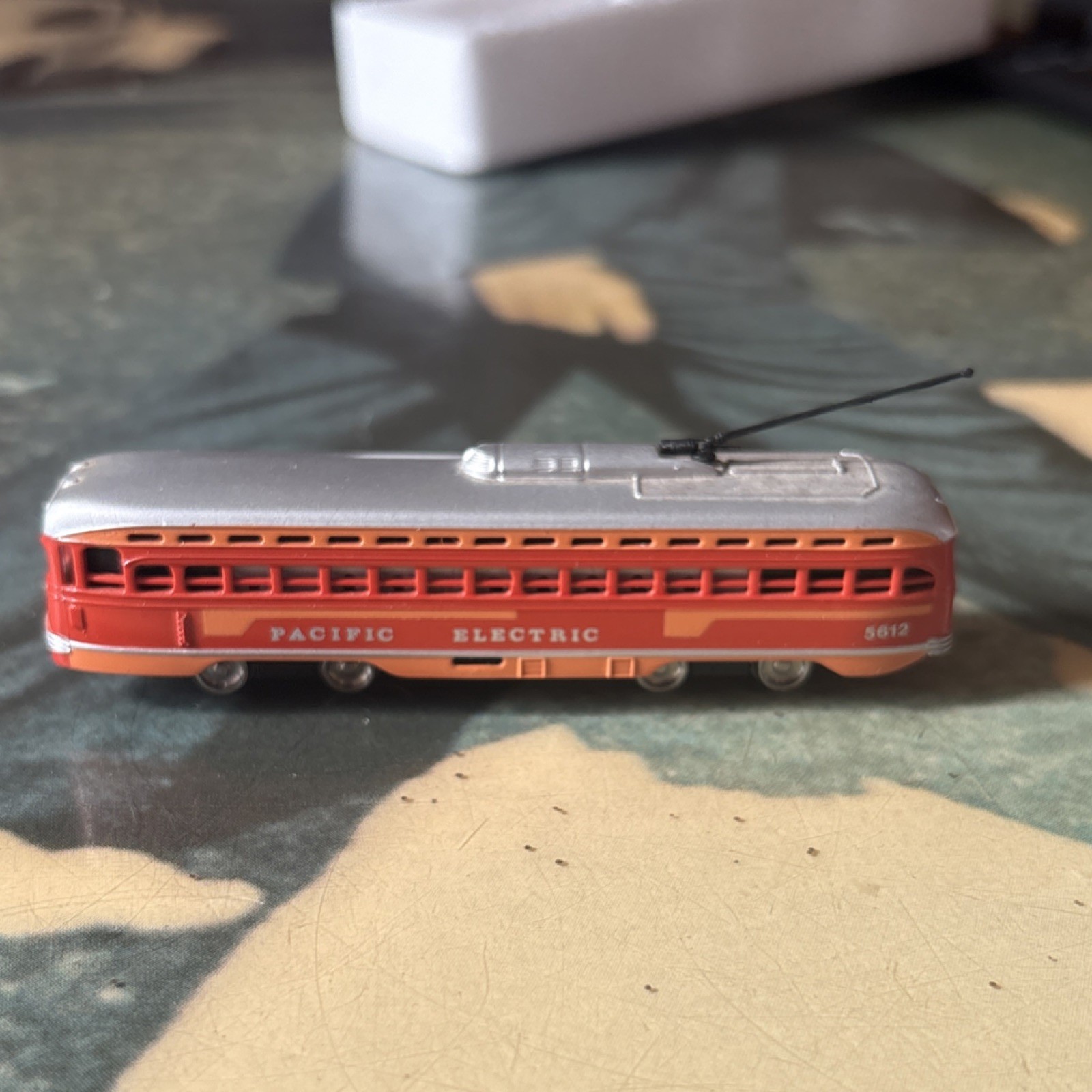 Bachmann N Scale PCC Trolley Pacific Electric Motorized #51-629 C3