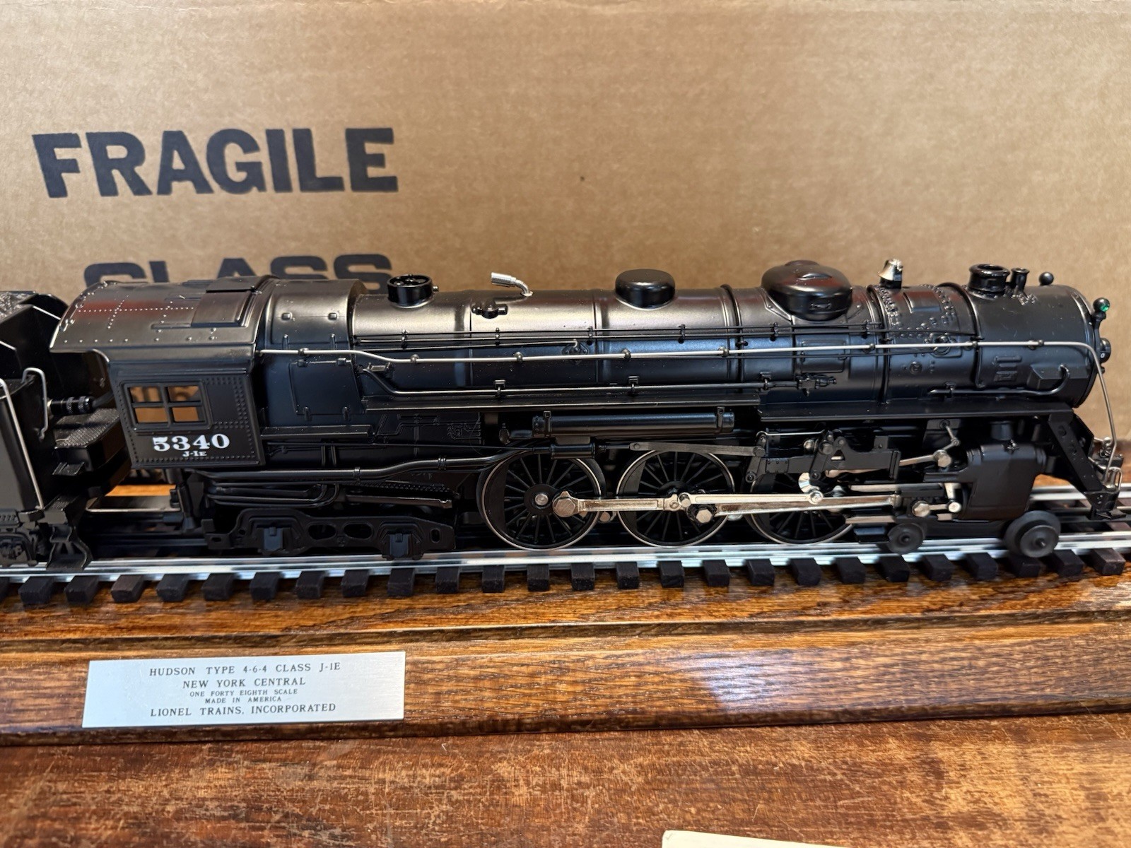 Lionel 6-18005 O NYC 4-6-4 700E Hudson Steam & Tender #5340 w/ Display Case