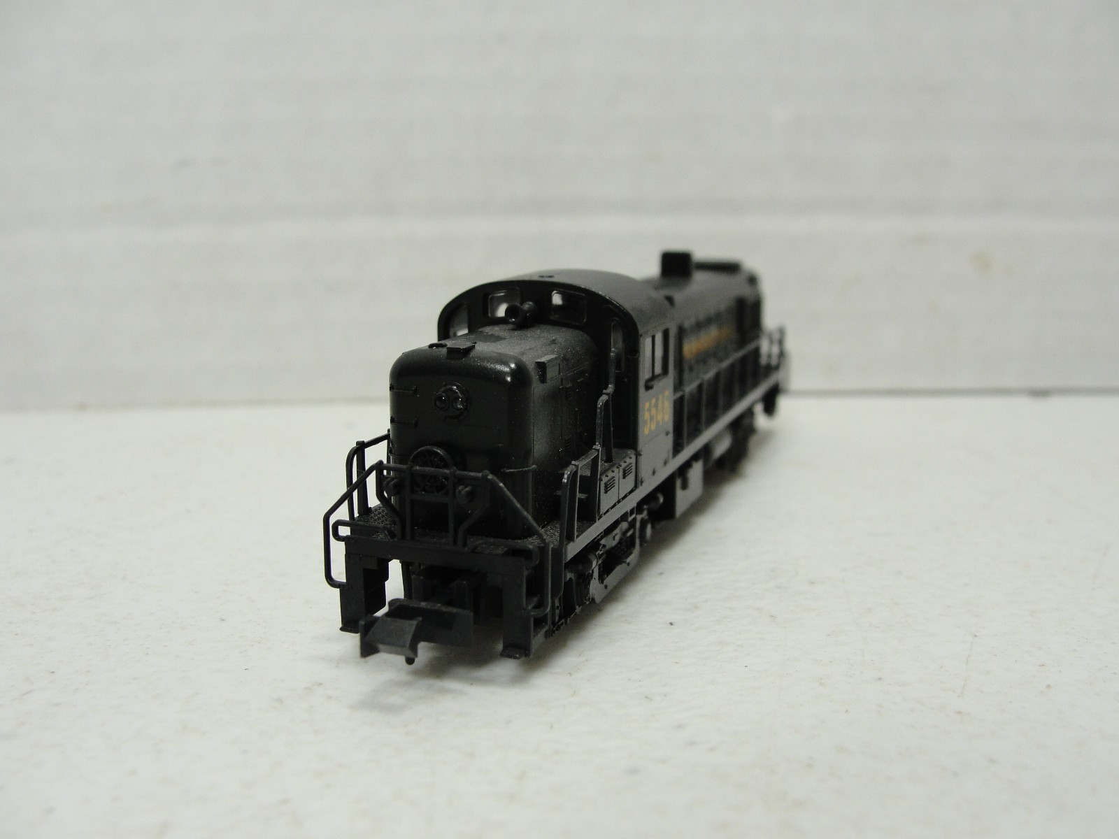 Atlas 5546 Pennsylvania PRR RS-3 Diesel Locomotive N Scale / Runs