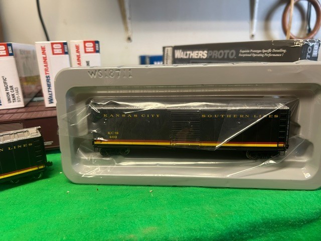 NCE Cab Controler, 1-Walthers Mainline EMD SD60M DCC w/LokSound – CP and CSX DCC