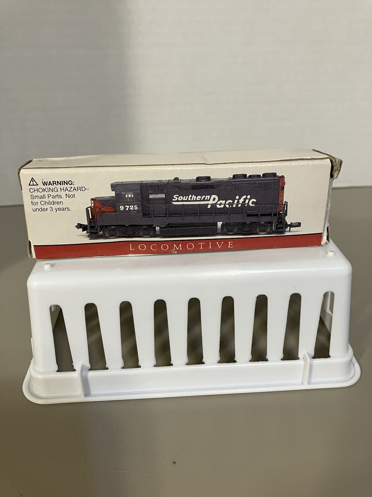 Southern Pacific Locomotive #9725 Model Train – High Speed Metal Products