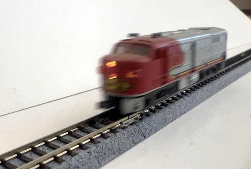 Warbonnet Diesel Engine #580 Mehano locomotive Santa Fe, F7 B-unit #203 N scale