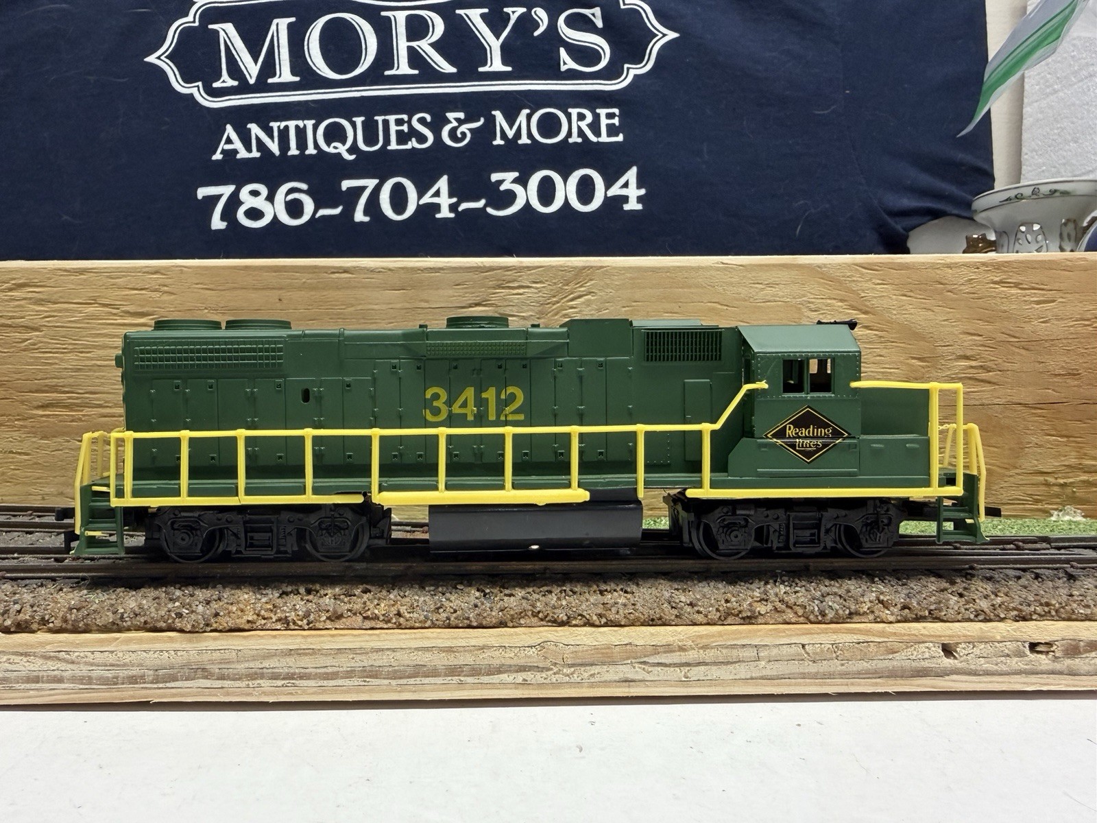 HO SCALE READING LINES DIESEL LOCOMOTIVE 3412 ATLAS GP-38 RARE FIND