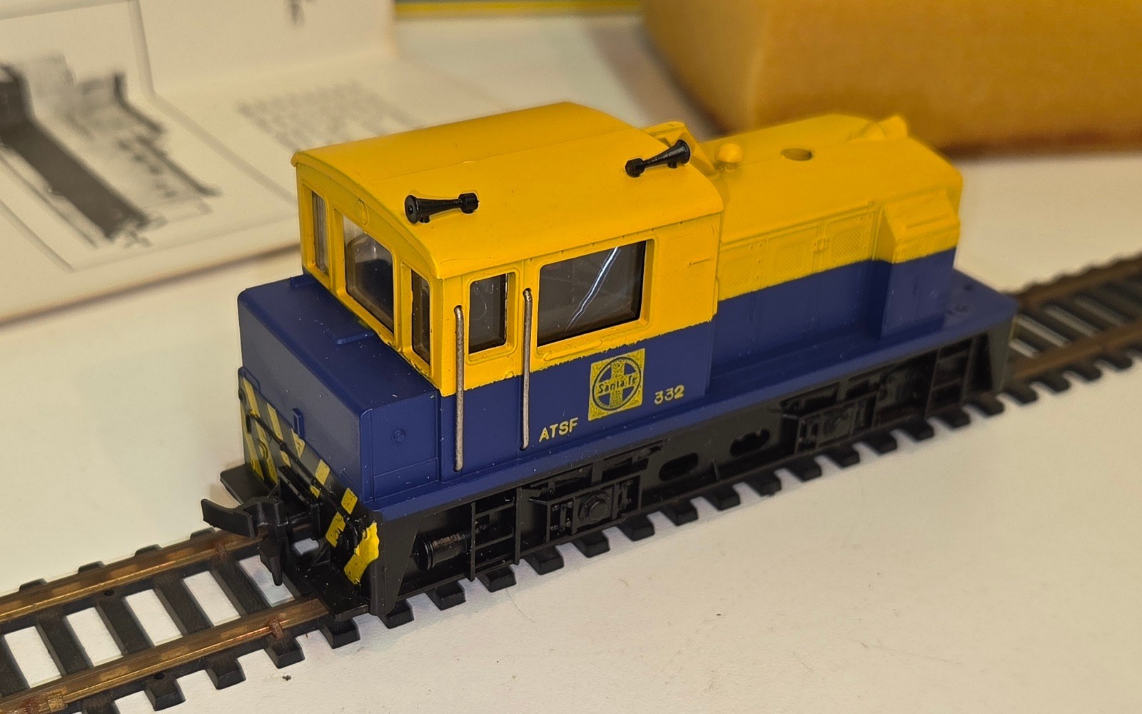 Vintage AHM HO Scale Train Set – MDT Diesel Switcher / Santa Fe w/OB, Track +