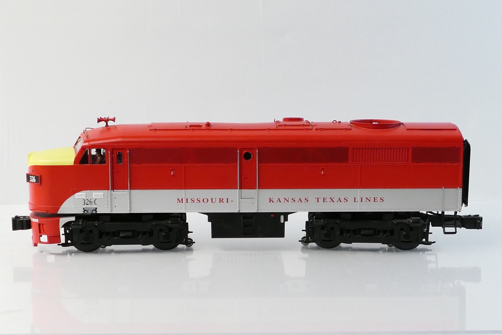 Lionel 38182 O MKT Scale FA (Non powered) FB Locomotive Set MKT
