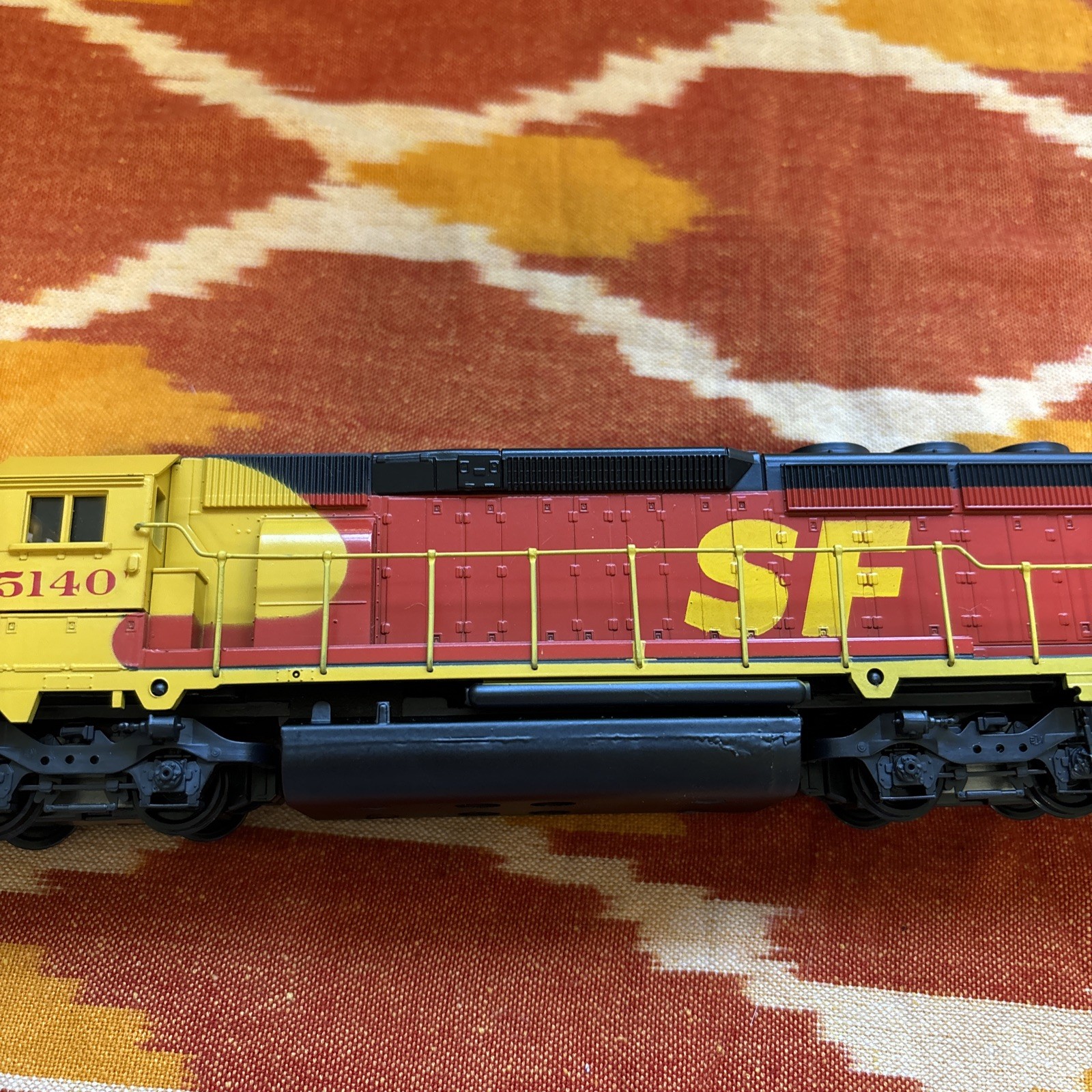 Santa Fe 5140 Red & Yellow, HO Used Locomotive