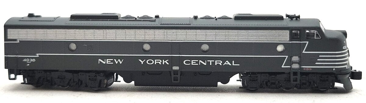 American Z-Line 62604-1 Z Scale New York Central E8A-E9A Diesel Locomotive #4038