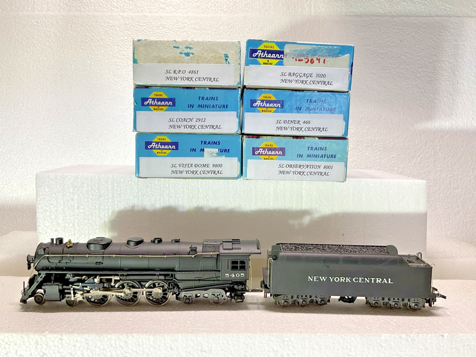 Rivarossi HO Scale NYC Hudson 4-6-4 Steam Locomotive #5405, Six Passenger Cars