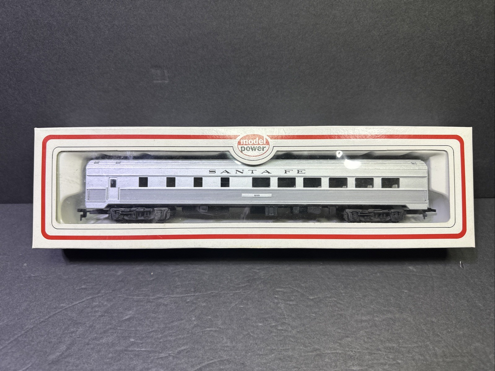 Model Power HO Scale Budd Passenger Dining Car 8862 Santa Fe Railroad Train Car
