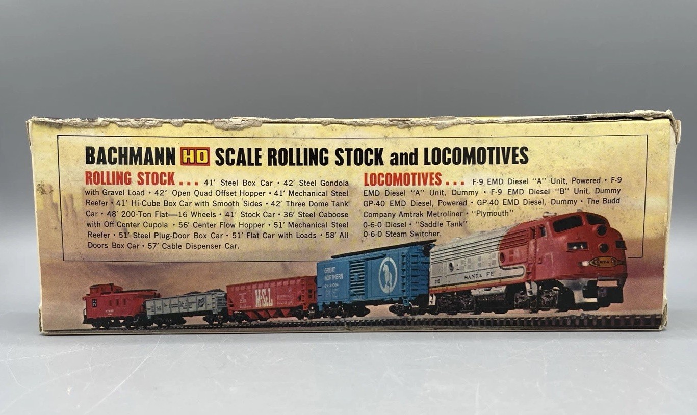 HO Scale Bachmann, GE U-36B Diesel Locomotive Chessie System, C&O #4127 Orange