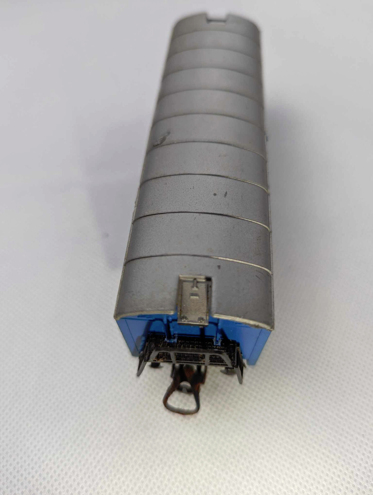 TRAIN WAGON SINGLE METAL AXLE METAL WHEELS BLUE 2013 EB00047 BIN 018