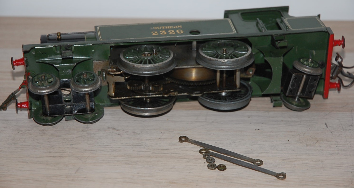 HORNBY O GAUGE CLOCKWORK No 2 SPECIAL TANK LOCOMOTIVE IN GREEN S R LIVERY