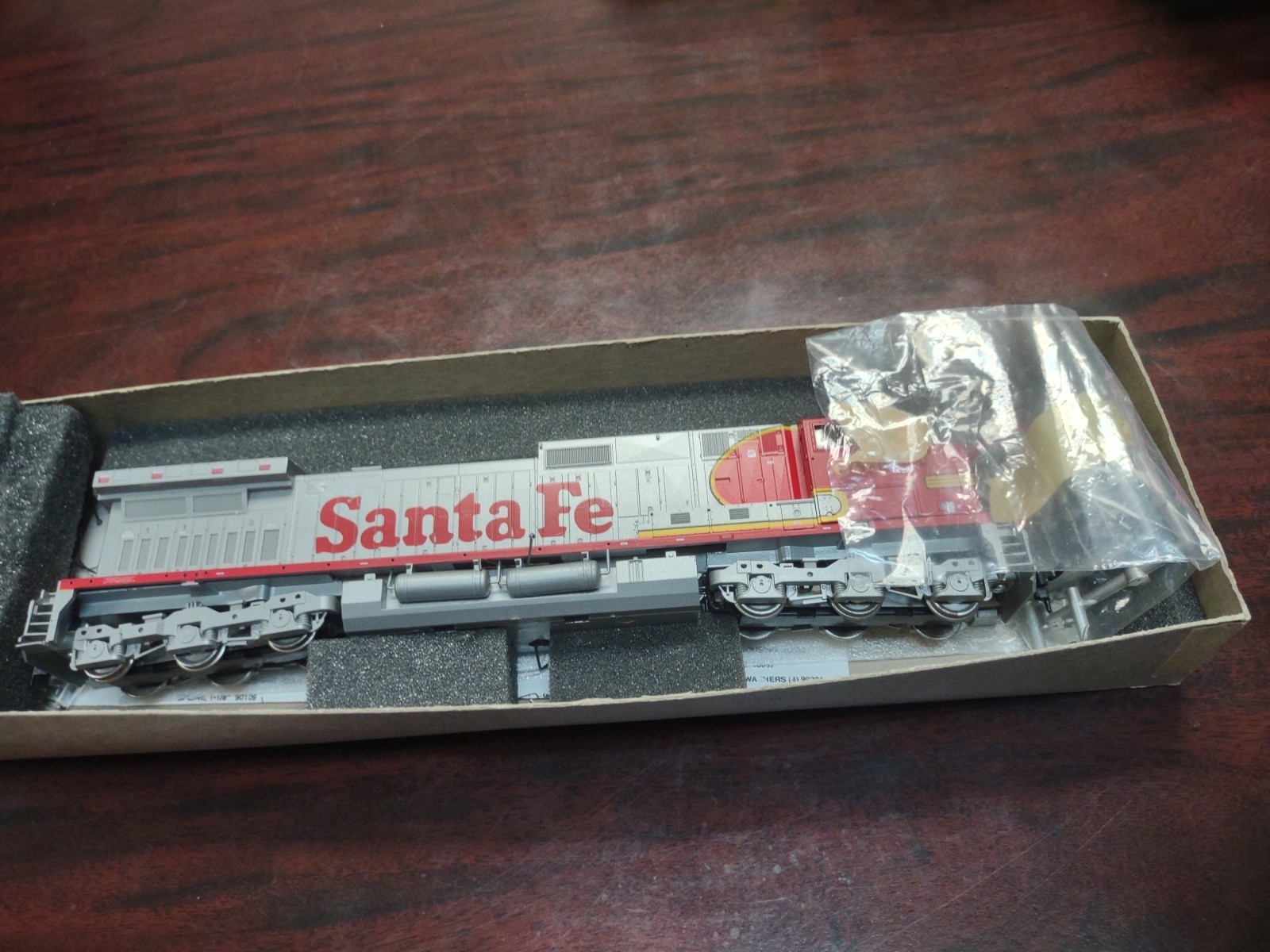 ATHEARN GE C44-9W LOCOMOTIVE SANTA FE #601 ~ HO SCALE Power Unit Wire Railing In