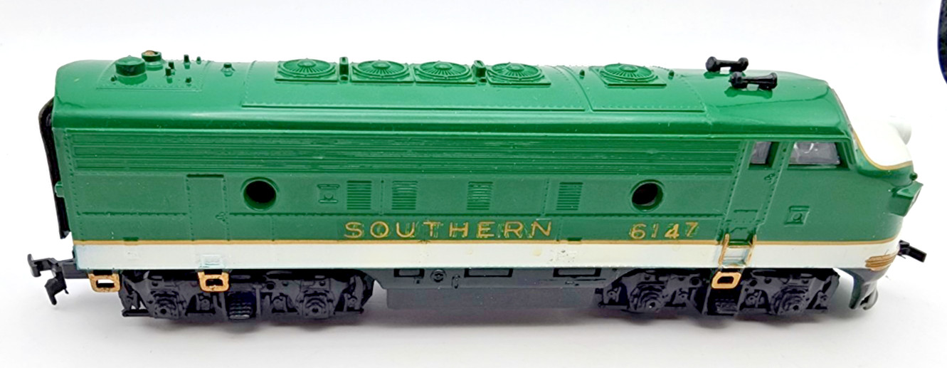 Life Like HO 1:87 F-7 Diesel Locomotive 6142 Southren Road Tested & Runs