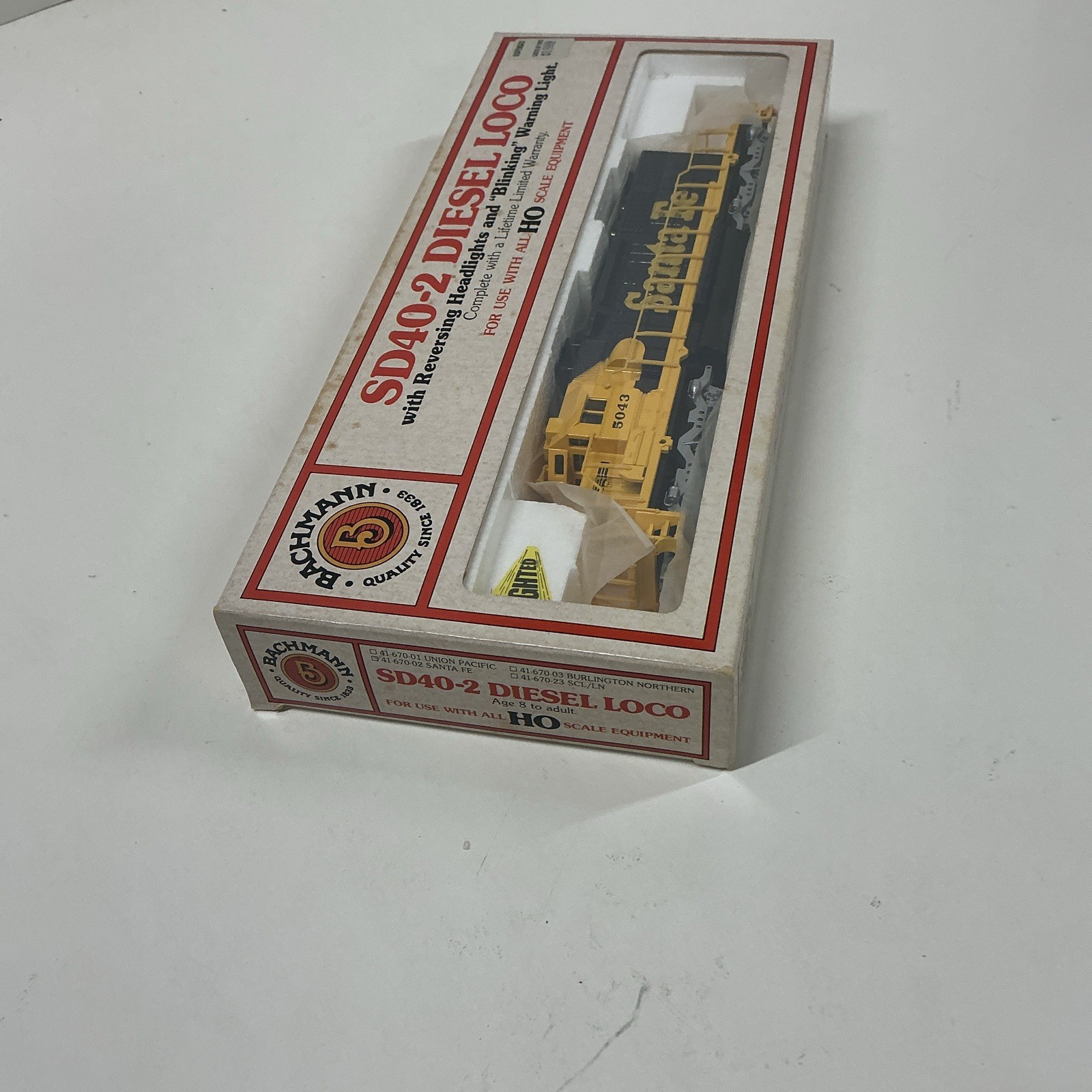 Bachmann HO Scale Santa Fe SD40-2 Diesel Locomotive DC Analog Lights 41-670-01