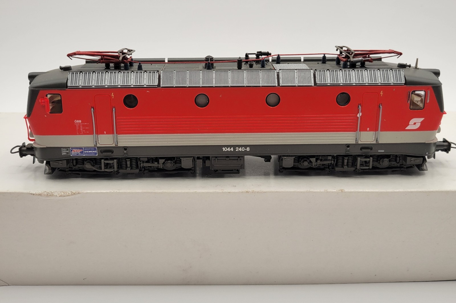 NEW IN BOX Roco 43724 1044 240-8 Red/Grey High Aerators OBB LOCOMOTOVE HO Scale