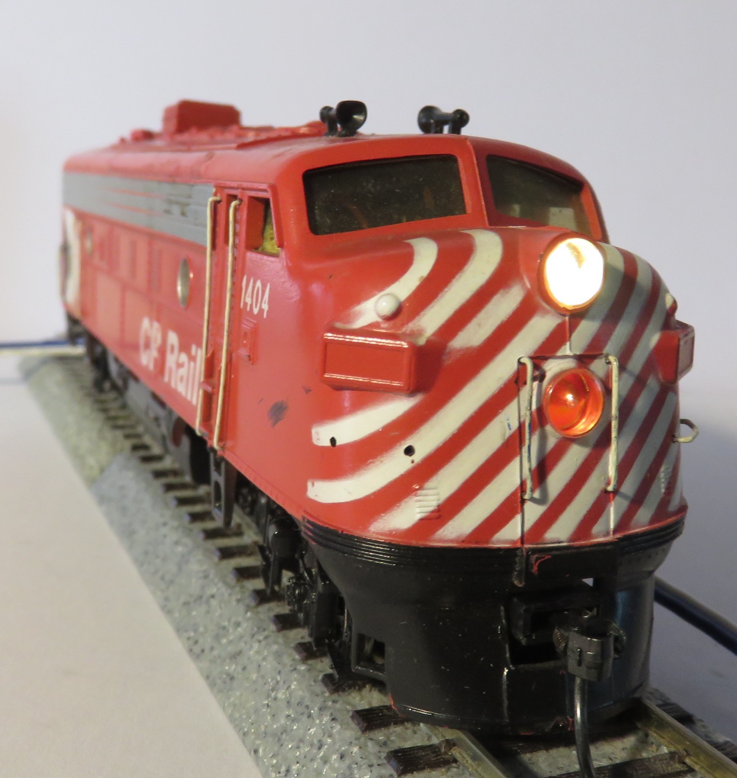 Proto-1000 CP #1404 F3A DC/DCC, LED Headlight, Knuckle Couplers, NEW GEARS