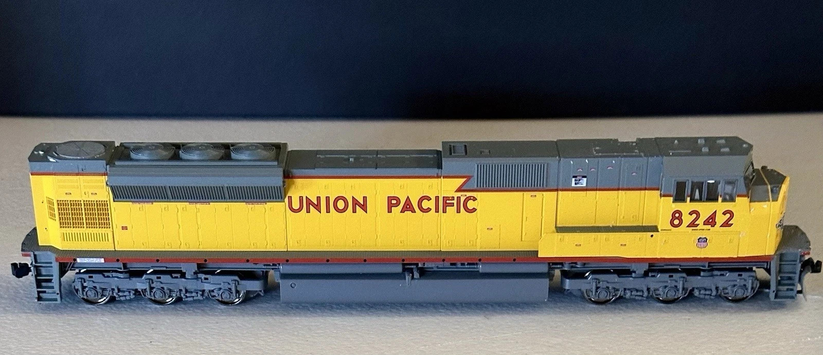 HO KATO 37-6362 Union Pacific #8242 SD 90/43MAC -excellent new condition DCC RDY