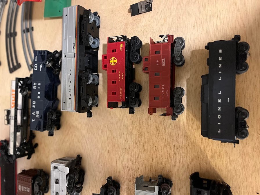 Lionel Train Set, Engine 2026, 027 Good condition