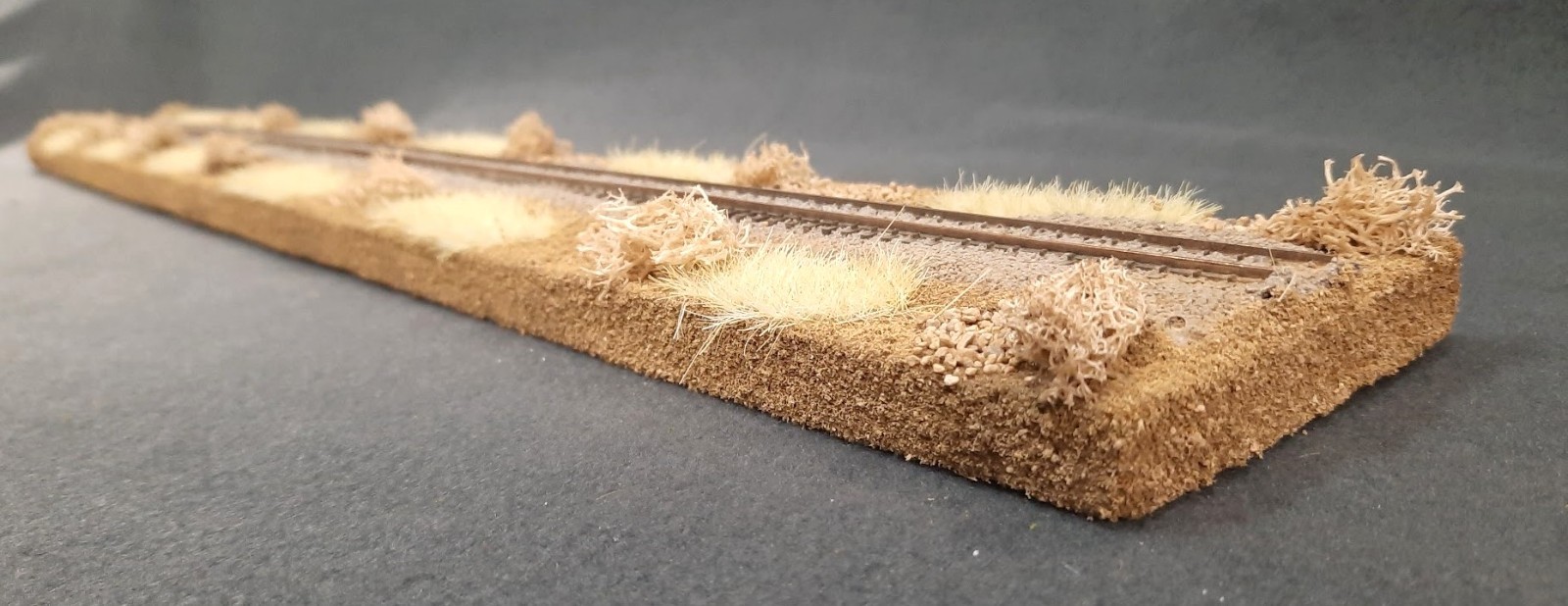 N SCALE 24″ “DESERT SCENE ” DISPLAY DIORAMA FOR ANY N SCALE TRAINS
