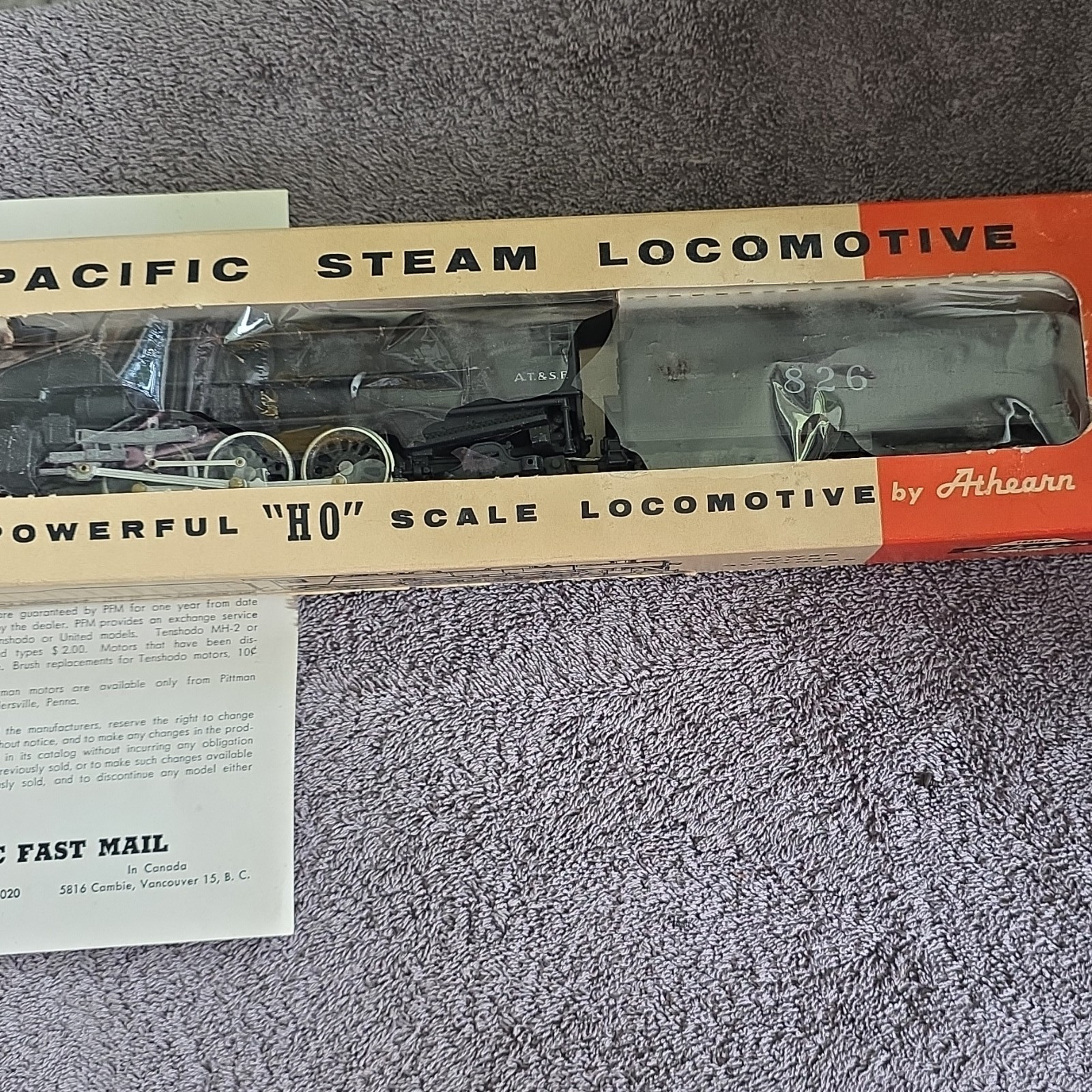 Athearn HO Union Pacific Steam Locomotive #8256 Black Tender DC Analog