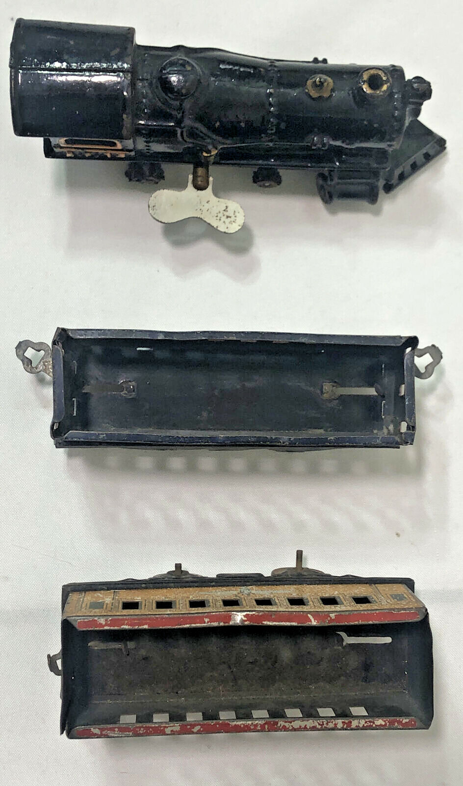 Vintage Cast Iron Wind Up Train Locomotive Engine A.F. 12 with 2 passenger car