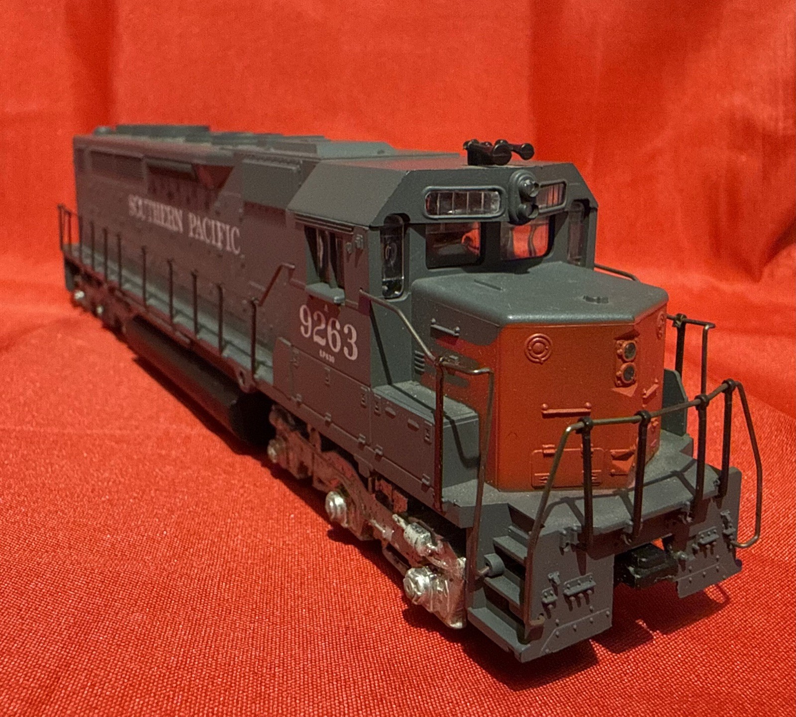 HO Athearn Southern Pacific Dummy Diesel #9263 Non Powered Read
