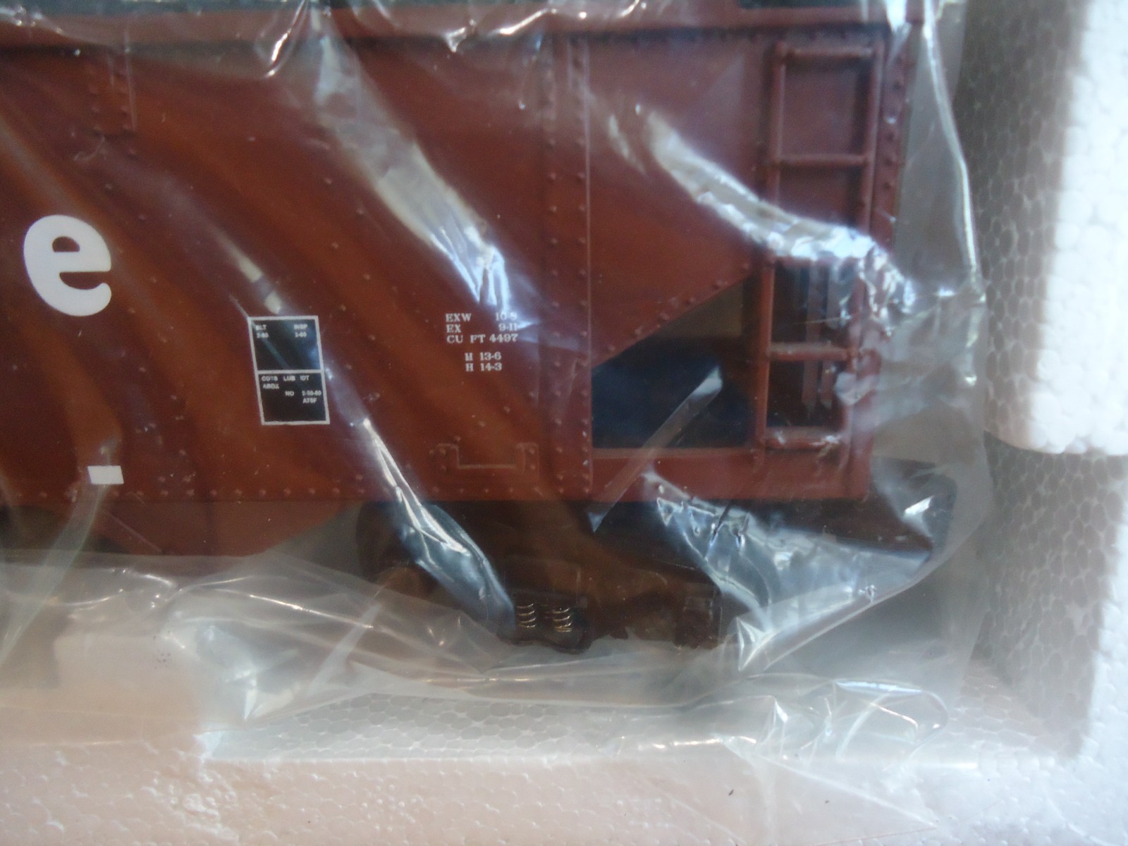 Rail King by MTH O Scale Santa Fe 4-Bay Hopper Car with Coal Load 30-7041B