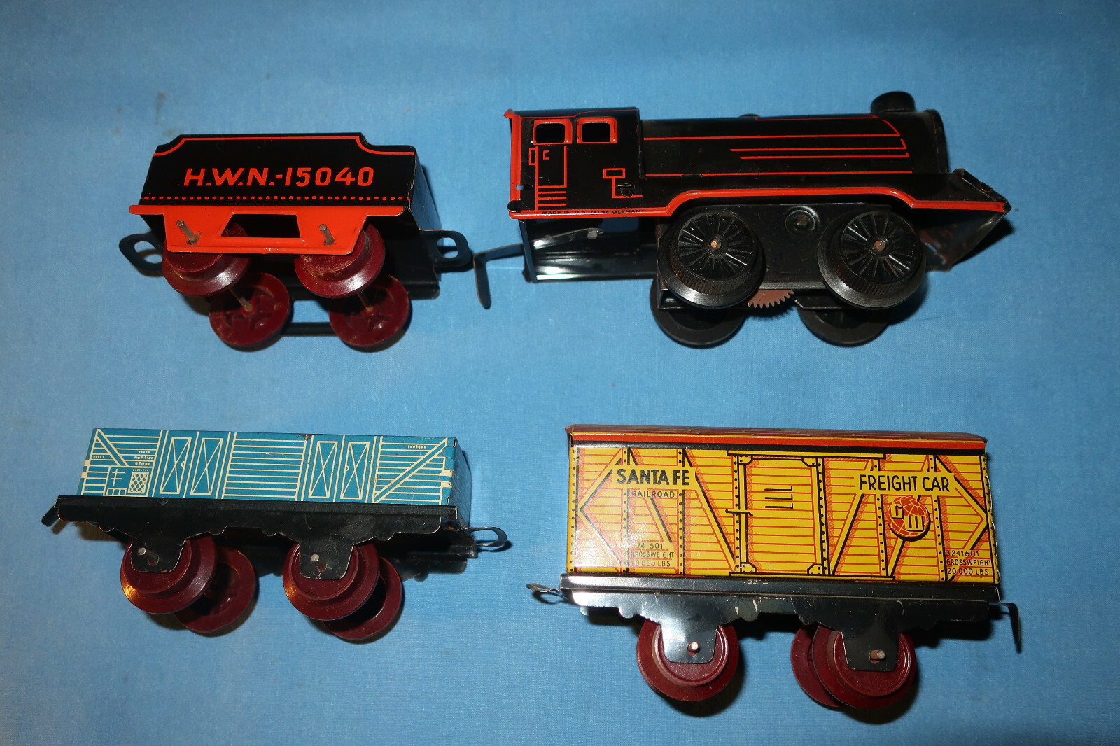 HWN Wind-up Clockwork Tin Litho Steam Locomotive Set. Made in US Zone Germany