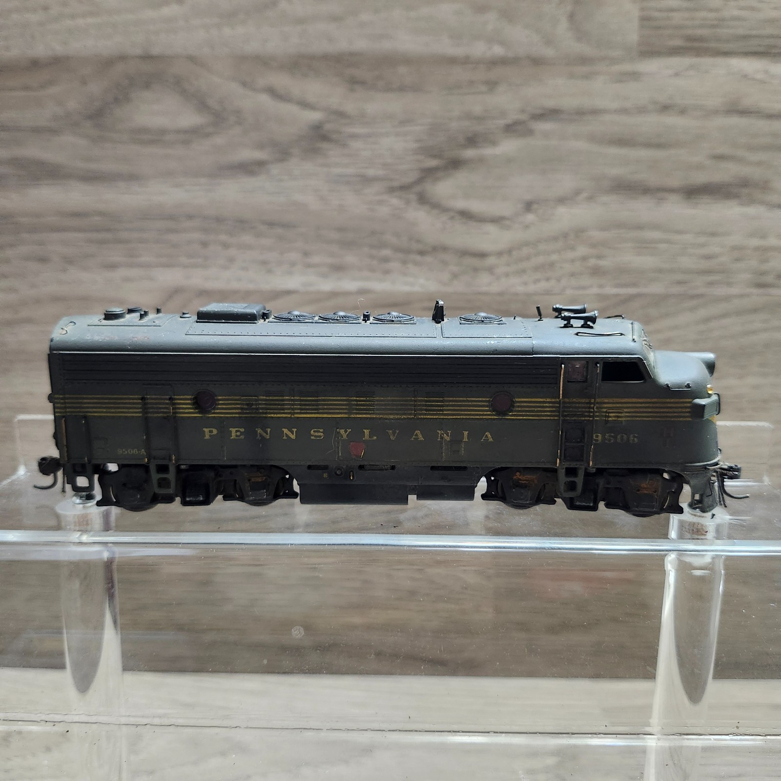 VINTAGE PENNSYLVANIA RAILROAD LOCOMOTIVE MODEL 9506 HO Scale