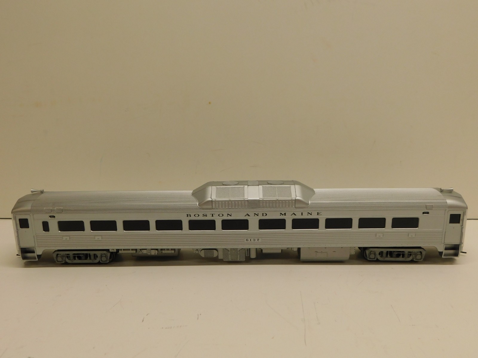 Proto 1000 Series HO Scale BUDD RDC Locomotive 30587 Boston & Maine #6137 #5