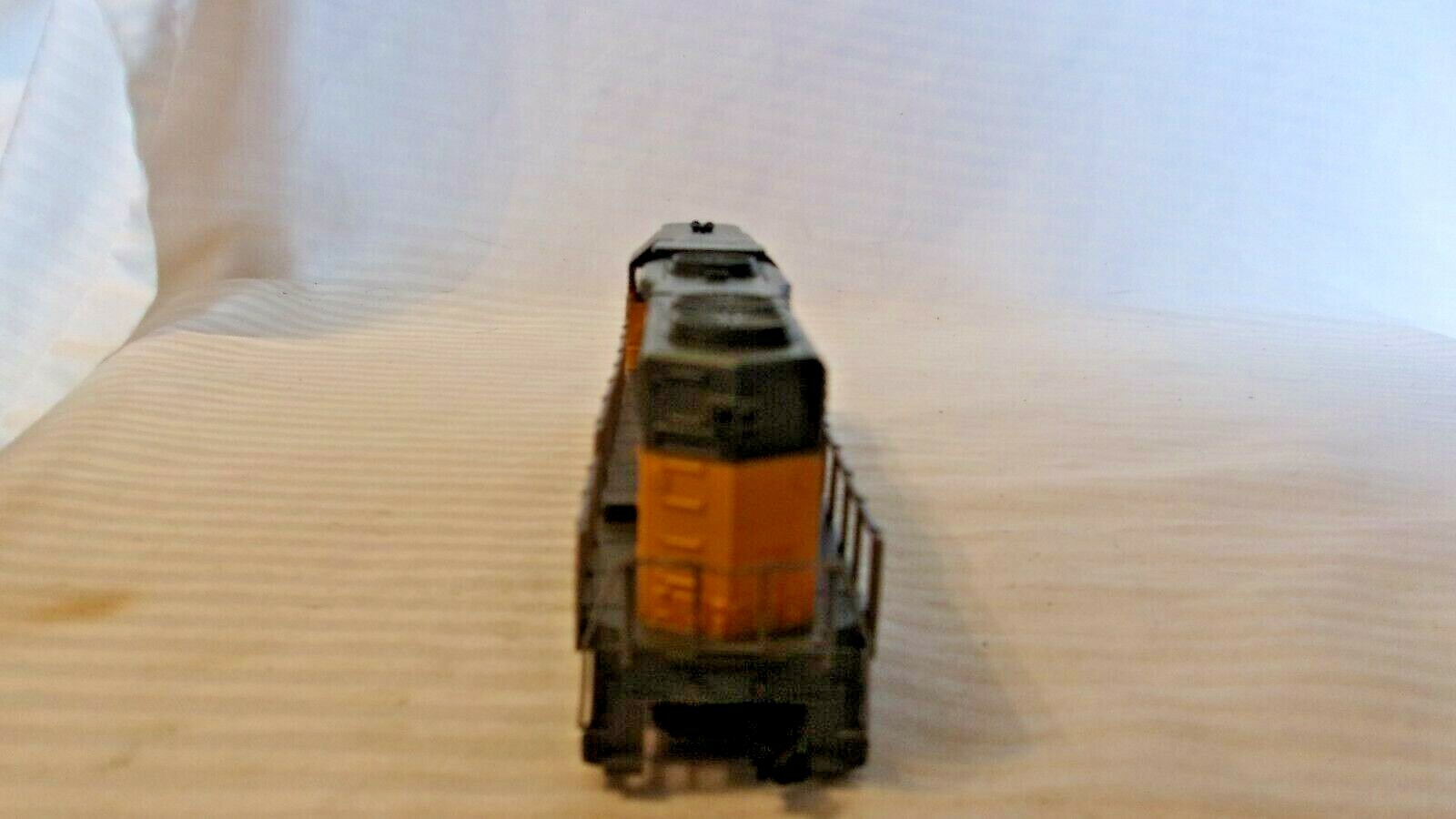 HO Scale Life-like Diesel Locomotive Union Pacific #2007 Yellow & Gray