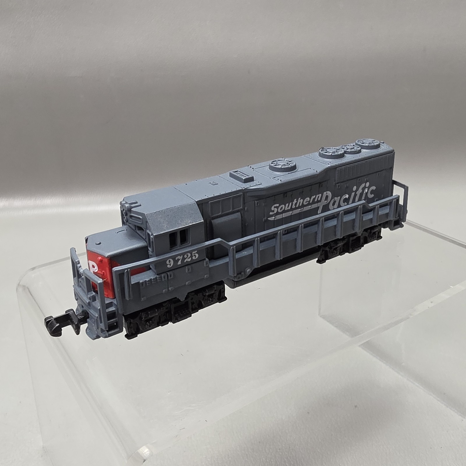 High Speed Metal Products Southern Pacific N Scale Engine 9725 Gray Dummy