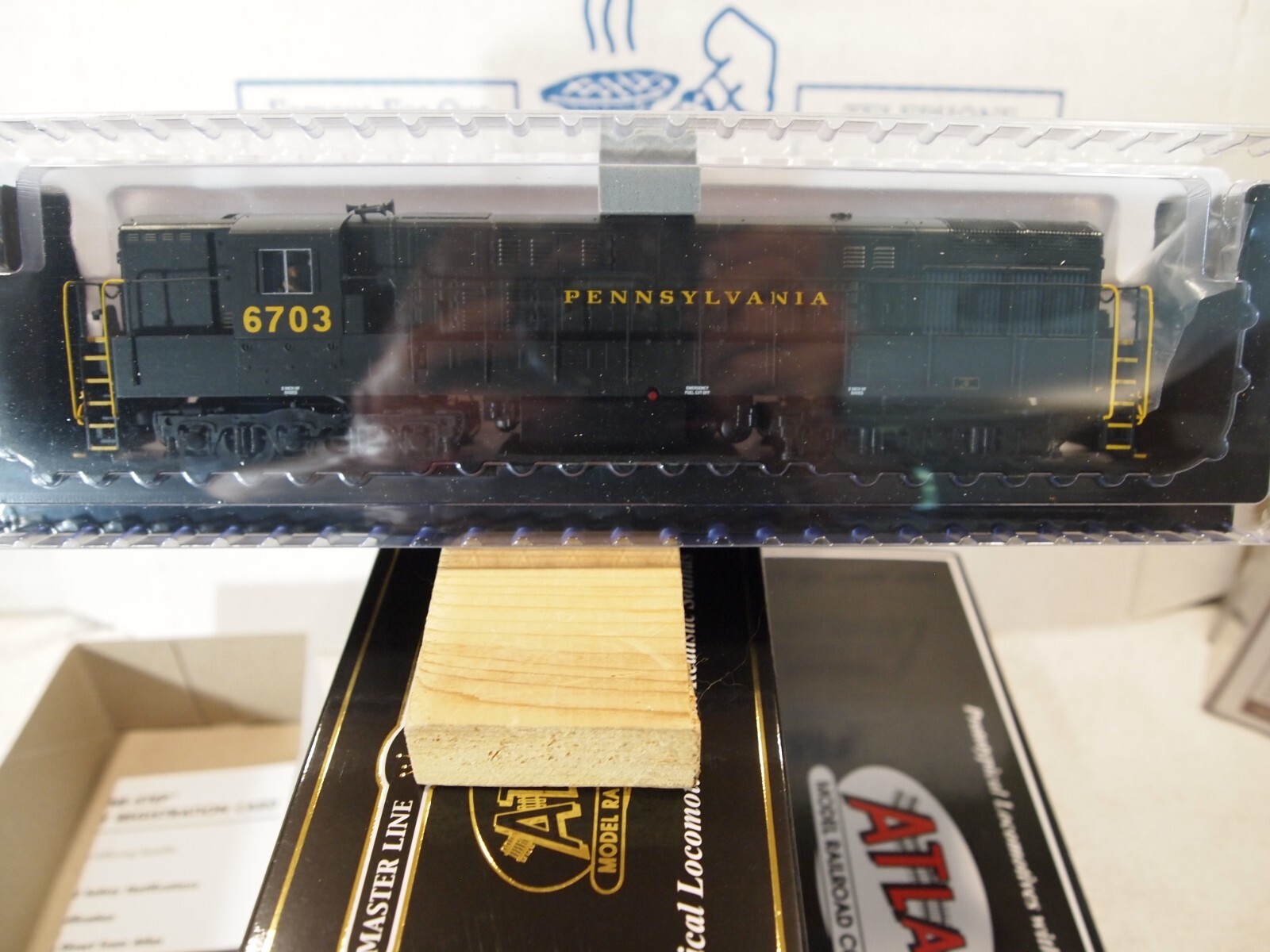 ATLAS 10004143 H.O. FM-H24-66 “TRAINMASTER” PENNSYLVANIA 6703 WITH DCC+SOUND