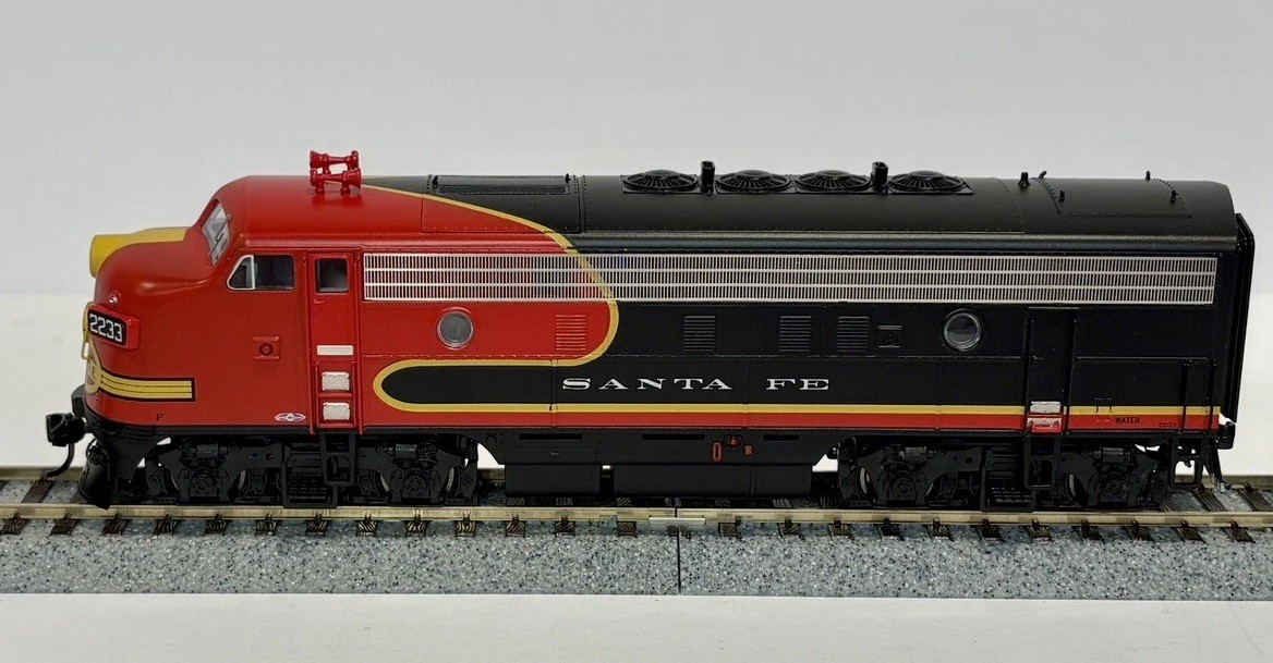 Broadway Limited HO Santa Fe Black Bonnet F3 A – DCC & Sound – #2233