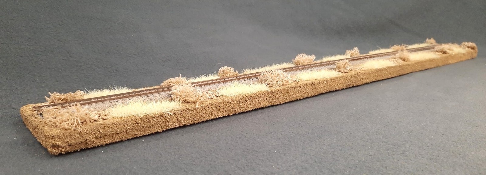 N SCALE 24″ “DESERT SCENE ” DISPLAY DIORAMA FOR ANY N SCALE TRAINS
