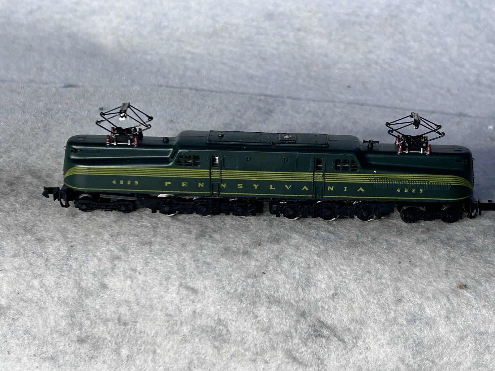 Classic Arnold Pennsylvania RR GG-1 Electric Locomotive N Gauge