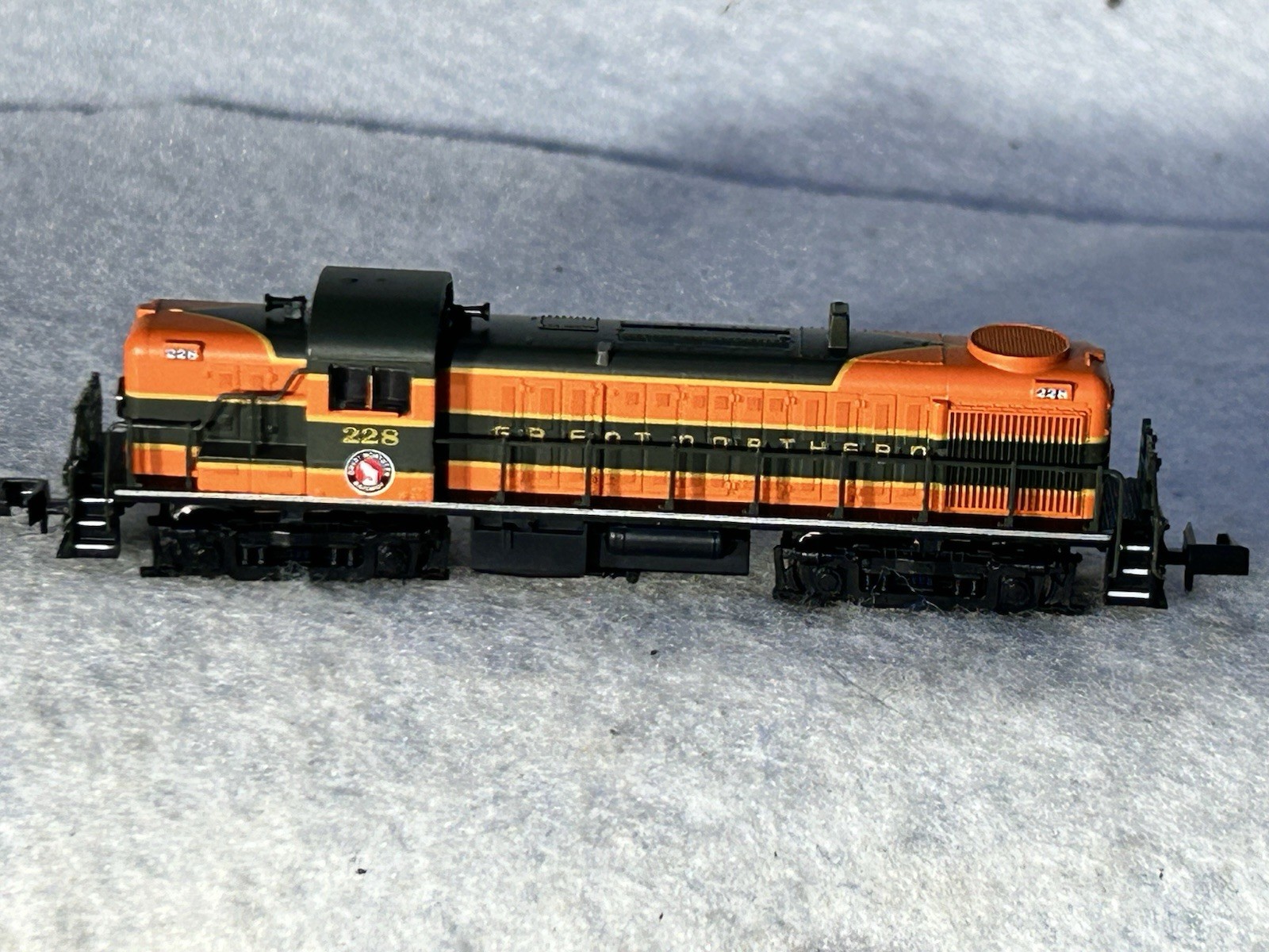 Colorful Atlas Classic Great Northern RR Alco RS-3 Loco N Gauge